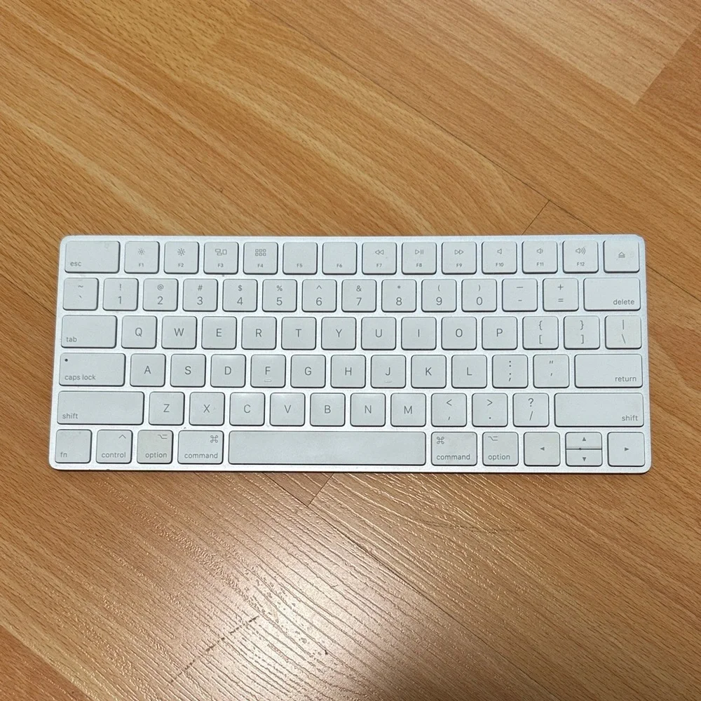 Apple Wireless White Magic Keyboard a1644 (lightening)